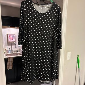 NWT! Looks super comfy! Cute and playful black/white polka dots! Dress XL